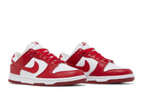 Vista frontal do Nike Nike Dunk Low Next Nature White Gym Red mostrando biqueira e costuras