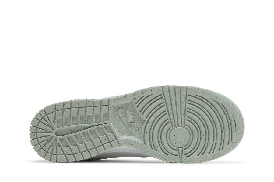 Vista traseira do Nike Nike Dunk Low Next Nature White Mint mostrando calcanheira e detalhes do solado