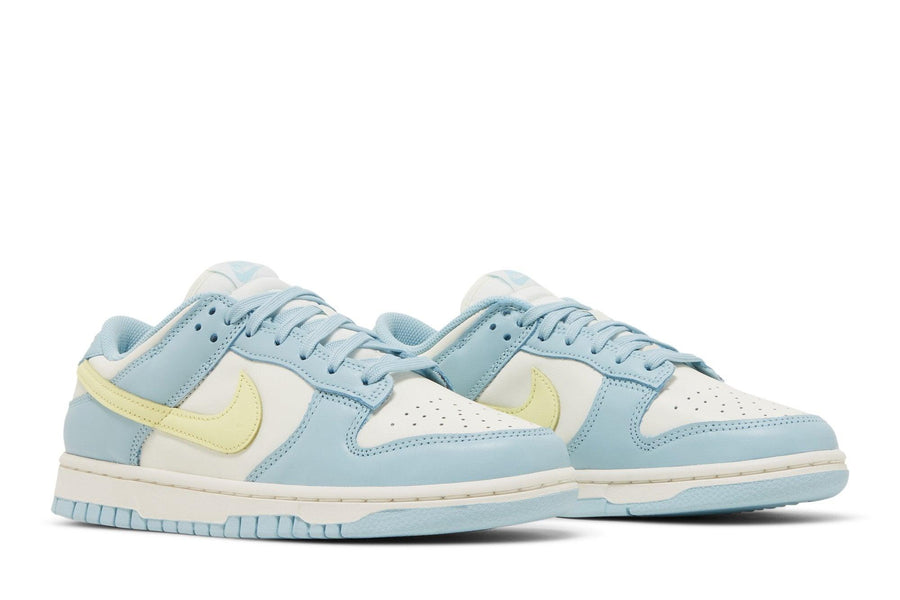 Vista frontal do Nike Nike Dunk Low Ocean Bliss mostrando biqueira e costuras