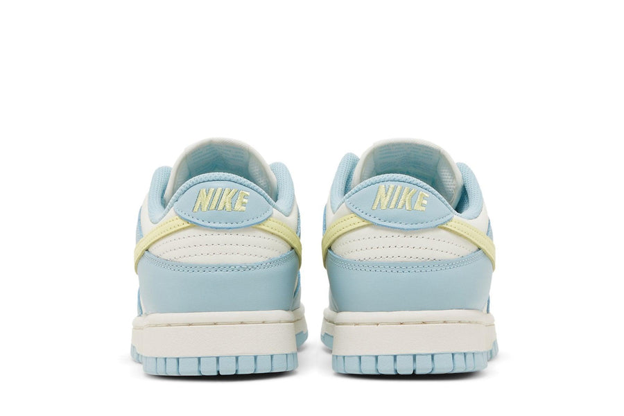 Vista superior do Nike Nike Dunk Low Ocean Bliss mostrando abertura, lingueta e cadarços