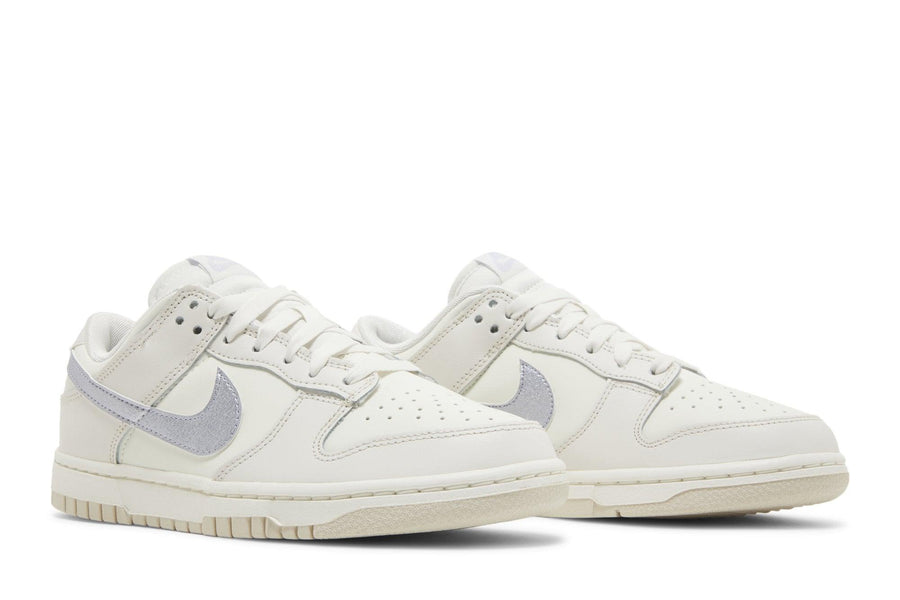 Vista frontal do Nike Nike Dunk Low Oxygen Purple mostrando biqueira e costuras
