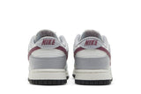 Vista superior do Nike Nike Dunk Low Pale Ivory Redwood mostrando abertura, lingueta e cadarços