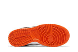 Vista traseira do Nike Nike Dunk Low Patent Halloween mostrando calcanheira e detalhes do solado