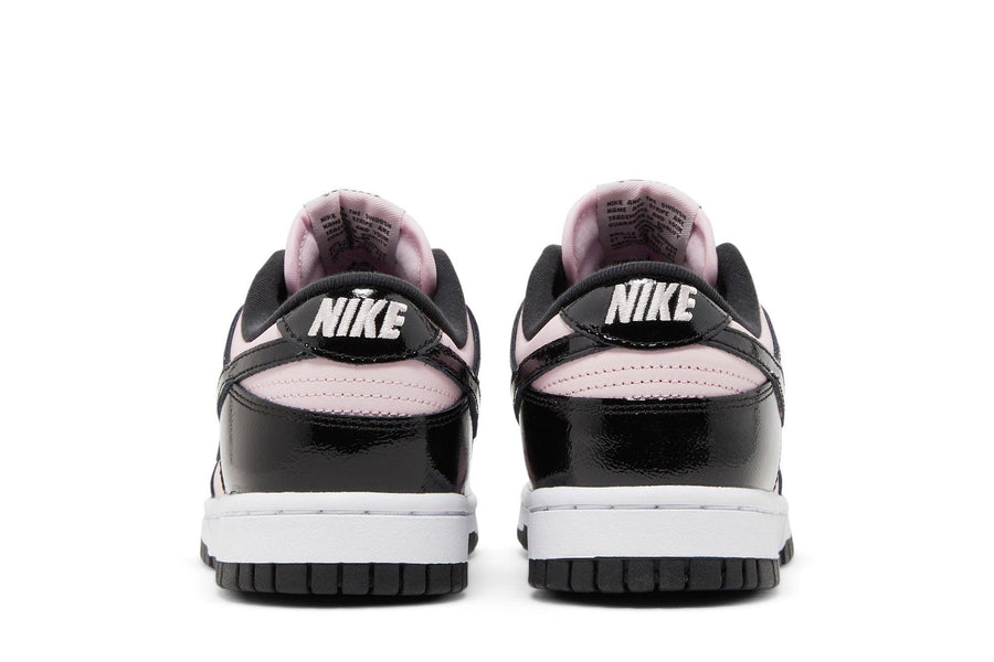 Vista superior do Nike Nike Dunk Low Pink Foam Black Rosa/Preto mostrando abertura, lingueta e cadarços