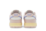 Vista superior do Nike Nike Dunk Low Pink Oxford mostrando abertura, lingueta e cadarços