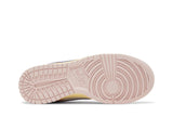 Vista traseira do Nike Nike Dunk Low Pink Oxford mostrando calcanheira e detalhes do solado