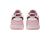 Vista superior do Nike Nike Dunk Low Pink Red White mostrando abertura, lingueta e cadarços