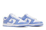 Vista frontal do Nike Nike Dunk Low Polar Blue mostrando biqueira e costuras