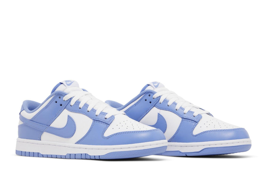 Vista frontal do Nike Nike Dunk Low Polar Blue mostrando biqueira e costuras
