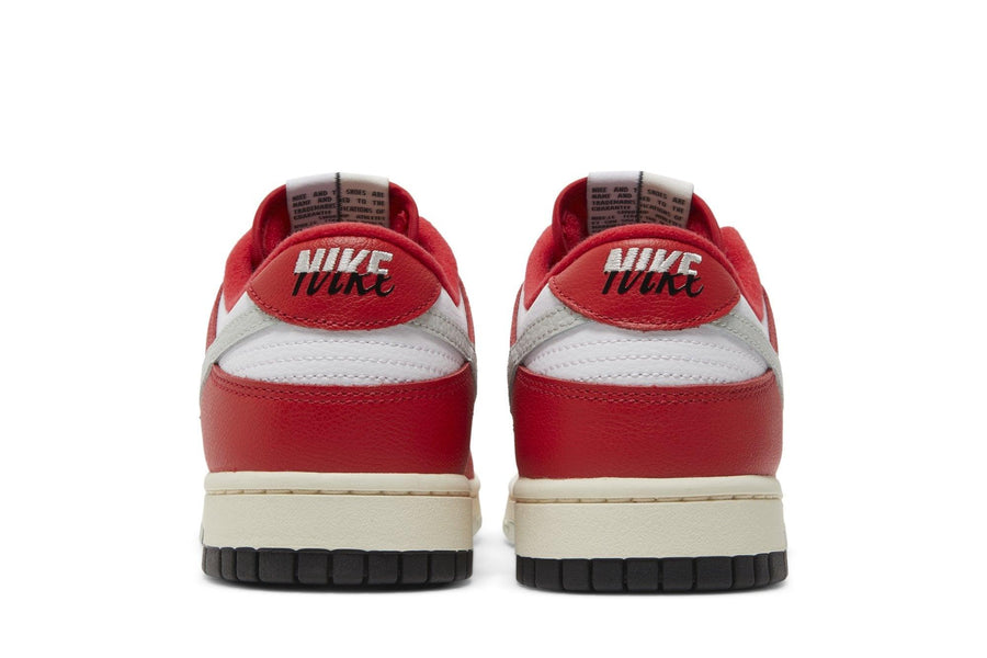 Vista superior do Nike Nike Dunk Low Premium Chicago Split mostrando abertura, lingueta e cadarços
