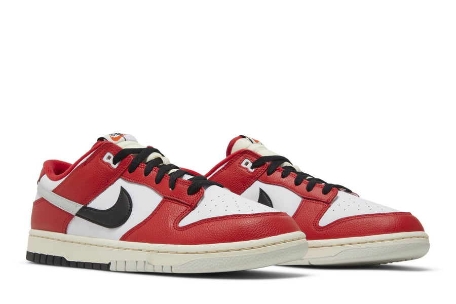 Vista frontal do Nike Nike Dunk Low Premium Chicago Split mostrando biqueira e costuras