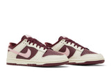 Vista frontal do Nike Nike Dunk Low Premium Valentine's day Vermelho mostrando biqueira e costuras