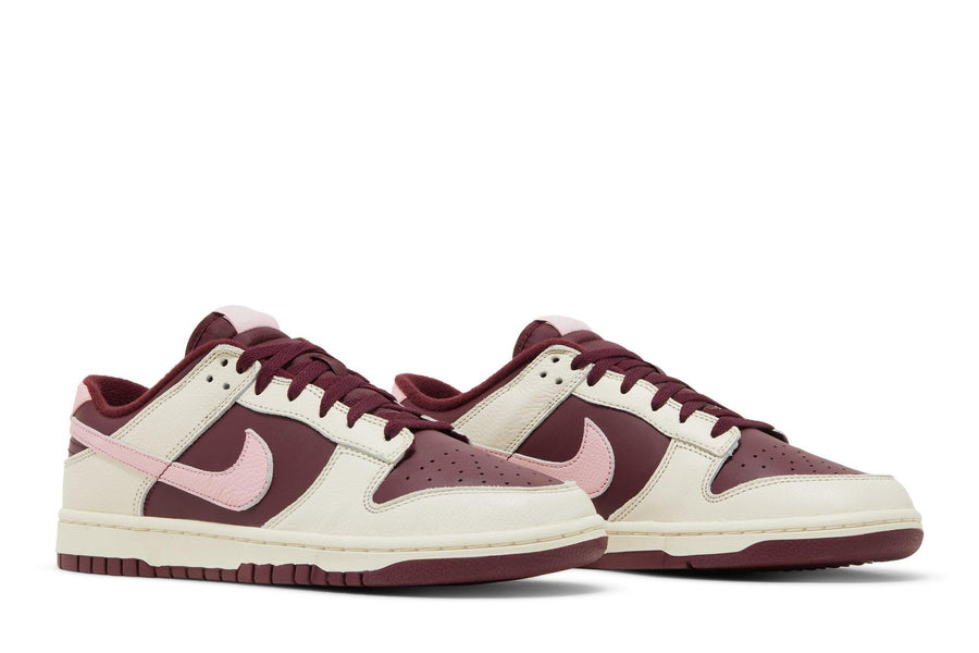 Vista frontal do Nike Nike Dunk Low Premium Valentine's day Vermelho mostrando biqueira e costuras
