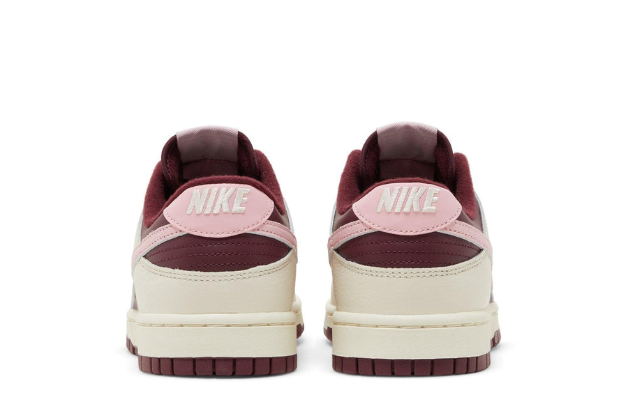 Vista superior do Nike Nike Dunk Low Premium Valentine's day Vermelho mostrando abertura, lingueta e cadarços