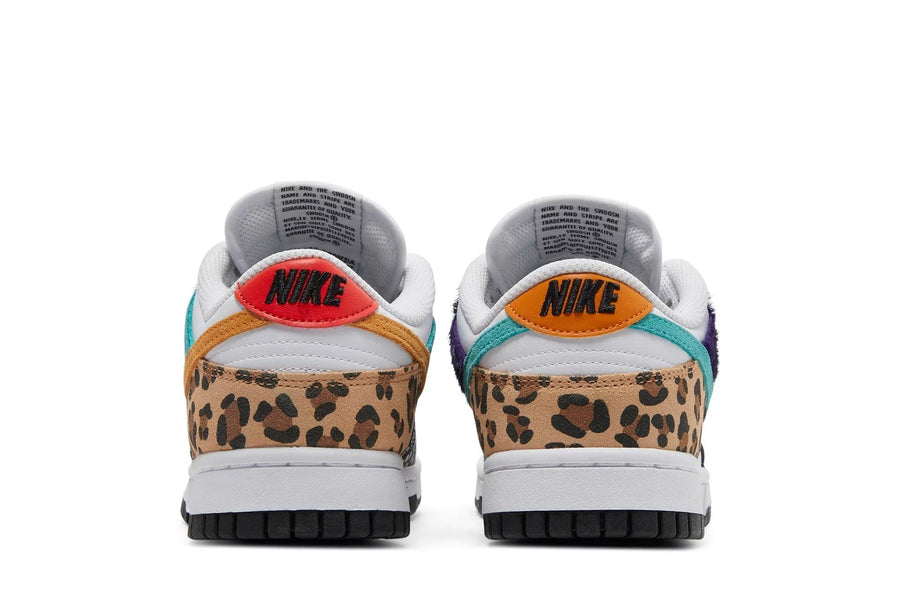 Vista superior do Nike Nike Dunk Low SE Animal Colorido mostrando abertura, lingueta e cadarços