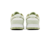 Vista superior do Nike Nike Dunk Low SE Fleece Honeydew mostrando abertura, lingueta e cadarços