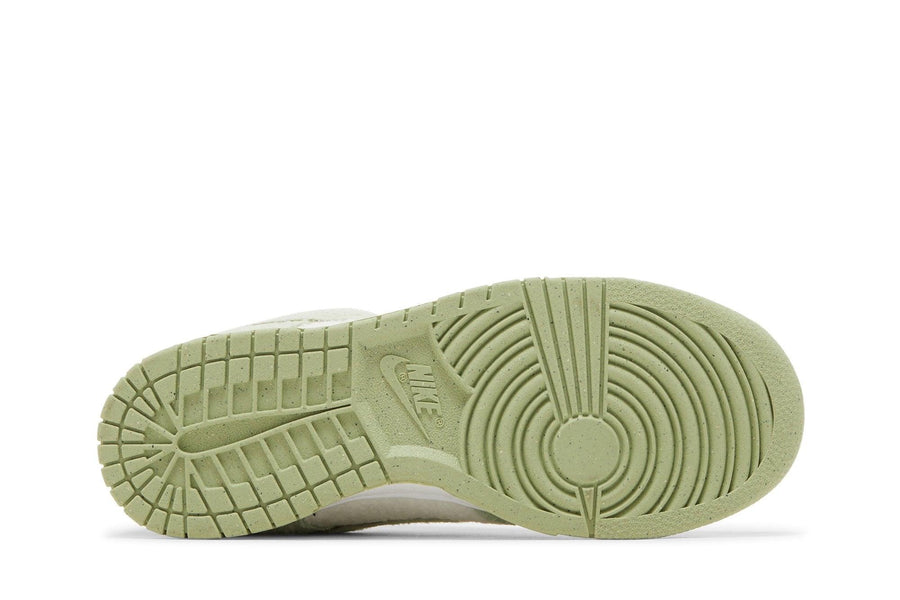 Vista traseira do Nike Nike Dunk Low SE Fleece Honeydew mostrando calcanheira e detalhes do solado