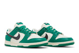 Vista frontal do Nike Nike Dunk Low SE Lottery mostrando biqueira e costuras