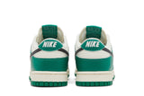 Vista superior do Nike Nike Dunk Low SE Lottery mostrando abertura, lingueta e cadarços