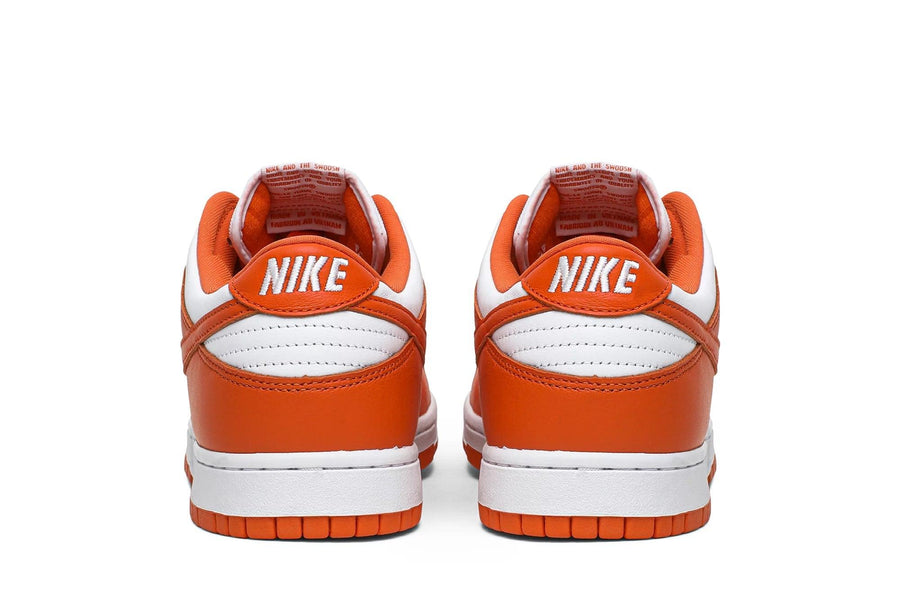 Vista superior do Nike Nike Dunk Low Syracuse mostrando abertura, lingueta e cadarços
