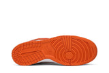 Vista traseira do Nike Nike Dunk Low Syracuse mostrando calcanheira e detalhes do solado