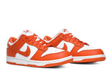 Vista frontal do Nike Nike Dunk Low Syracuse mostrando biqueira e costuras
