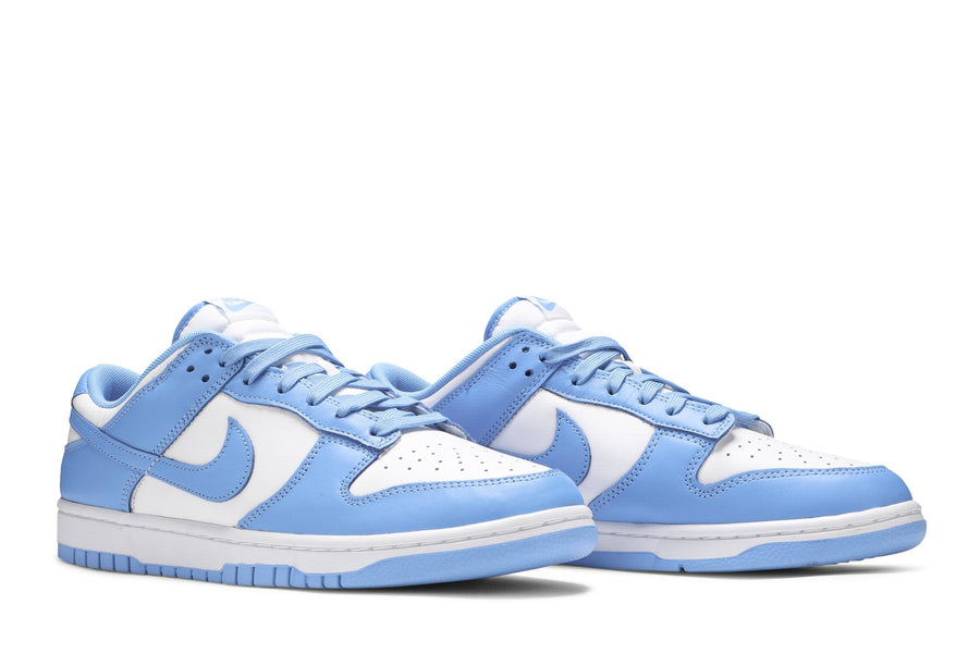 Vista traseira do Nike Nike Dunk Low "University Blue" mostrando calcanheira e detalhes do solado