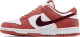 Vista lateral do Nike Nike Dunk Low Valentine's Day 2024 mostrando design do cabedal e logo da marca