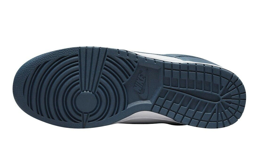 Vista traseira do Nike Nike Dunk Low Valerian Blue mostrando calcanheira e detalhes do solado