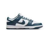 Vista lateral do Nike Nike Dunk Low Valerian Blue mostrando design do cabedal e logo da marca