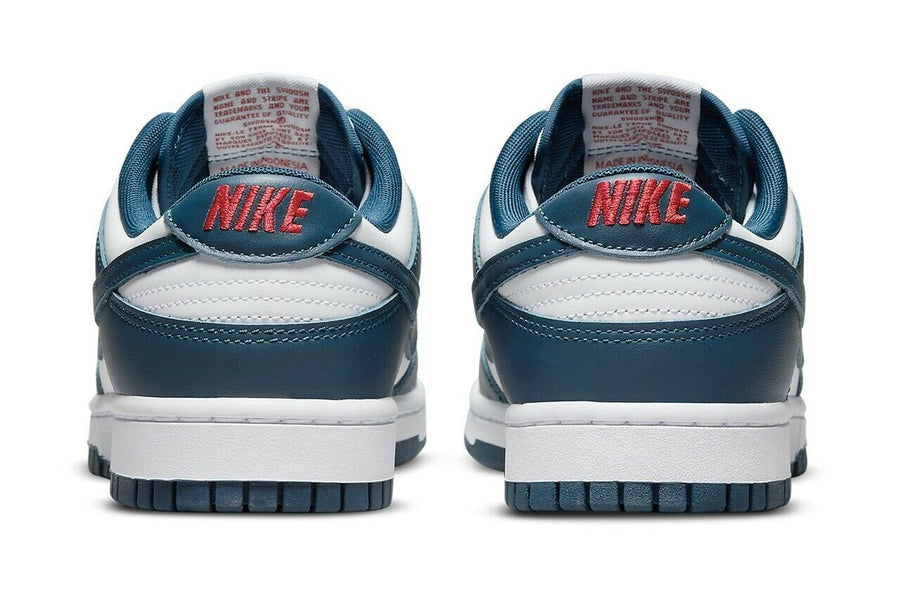Vista superior do Nike Nike Dunk Low Valerian Blue mostrando abertura, lingueta e cadarços
