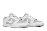 Vista frontal do Nike Nike Dunk Low White Neutral Grey mostrando biqueira e costuras