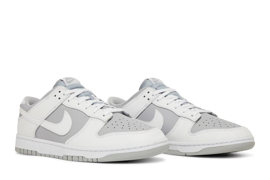 Vista frontal do Nike Nike Dunk Low White Neutral Grey mostrando biqueira e costuras