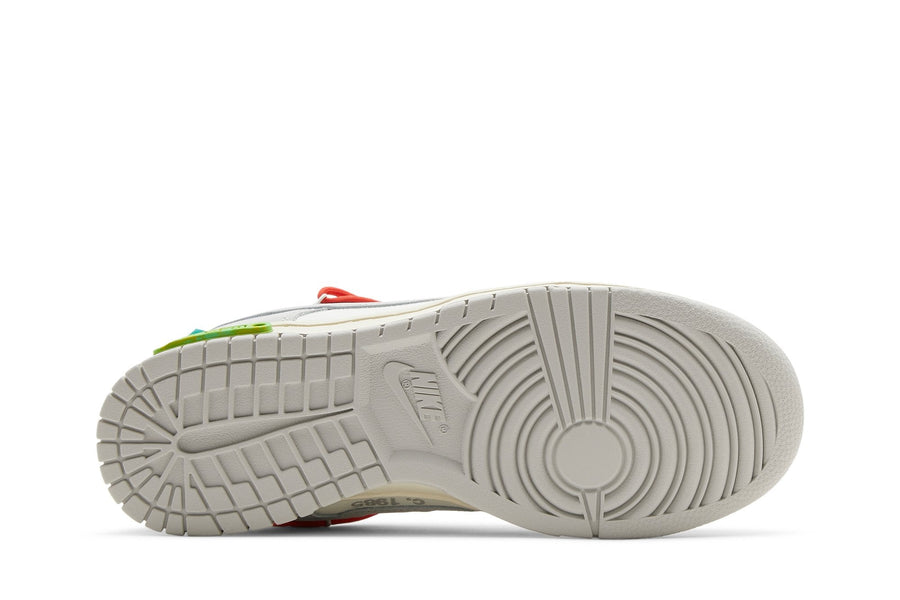 Vista frontal do Nike Nike Dunk Low x Off White "Lot 23" mostrando biqueira e costuras
