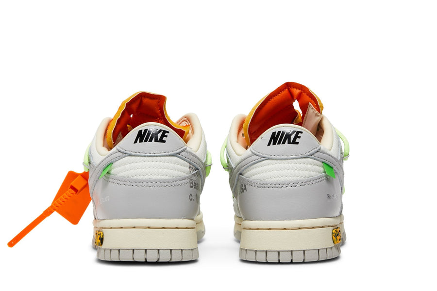 Vista superior do Nike Nike Dunk Low x Off White "Lot 43" mostrando abertura, lingueta e cadarços