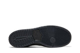 Vista traseira do Nike Nike SB Dunk High Pro Black and Metallic Gold mostrando calcanheira e detalhes do solado