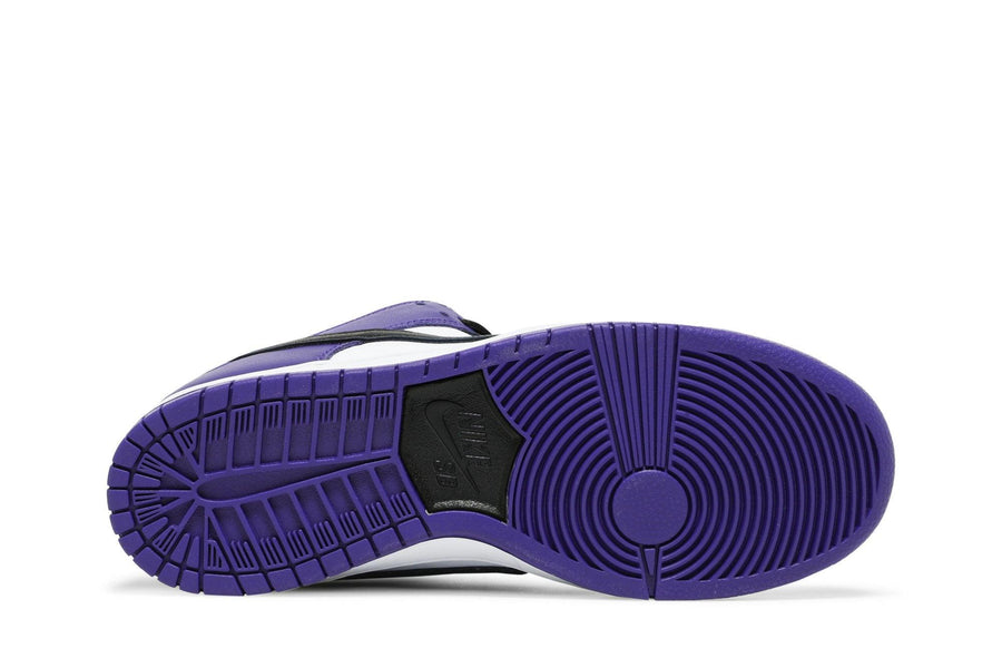 Vista traseira do Nike Nike SB Dunk Low Court Purple mostrando calcanheira e detalhes do solado