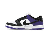 Vista lateral do Nike Nike SB Dunk Low Court Purple mostrando design do cabedal e logo da marca
