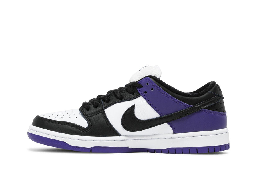 Vista lateral do Nike Nike SB Dunk Low Court Purple mostrando design do cabedal e logo da marca