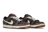 Vista frontal do Nike Nike SB Dunk Low PRM Paisley Brown mostrando biqueira e costuras