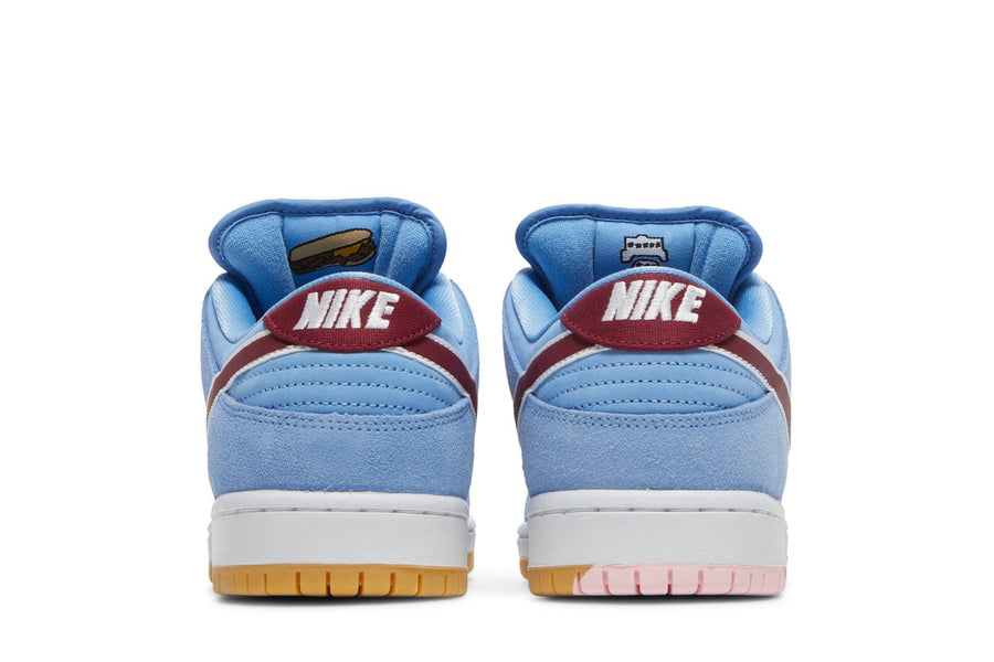 Vista superior do Nike Nike SB Dunk Low PRM Phillies mostrando abertura, lingueta e cadarços