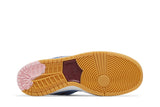 Vista traseira do Nike Nike SB Dunk Low PRM Phillies mostrando calcanheira e detalhes do solado