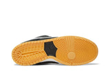 Vista traseira do Nike Nike SB Dunk Low Pro ISO Black Gum mostrando calcanheira e detalhes do solado
