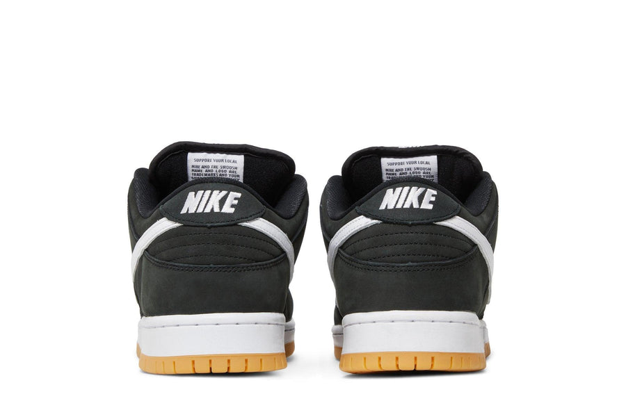 Vista superior do Nike Nike SB Dunk Low Pro ISO Black Gum mostrando abertura, lingueta e cadarços