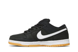 Vista lateral do Nike Nike SB Dunk Low Pro ISO Black Gum mostrando design do cabedal e logo da marca