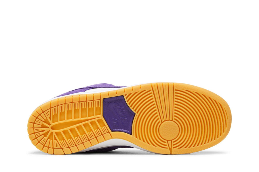 Vista traseira do Nike Nike SB Dunk Low Pro ISO Orange Label Court Purple mostrando calcanheira e detalhes do solado