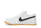 Vista lateral do Nike Nike SB Dunk Low Pro ISO White Gum mostrando design do cabedal e logo da marca