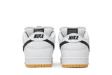 Vista superior do Nike Nike SB Dunk Low Pro ISO White Gum mostrando abertura, lingueta e cadarços