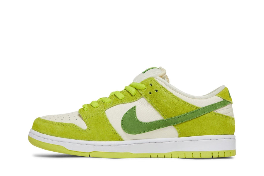 Vista lateral do Nike Nike SB Dunk Low Pro Sour Apple mostrando design do cabedal e logo da marca