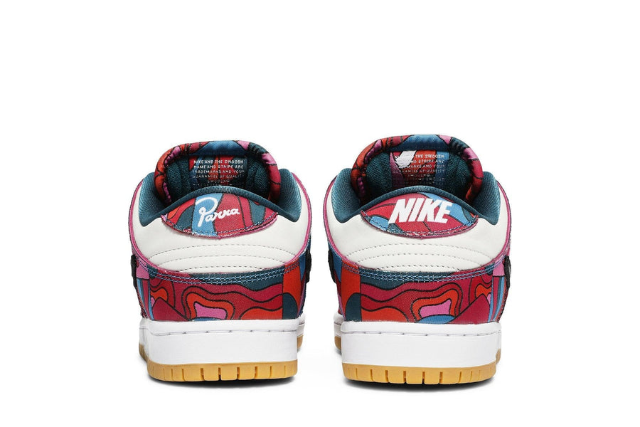 Vista superior do Nike Parra x Nike SB Dunk Low Pro Abstract Art Colorido mostrando abertura, lingueta e cadarços